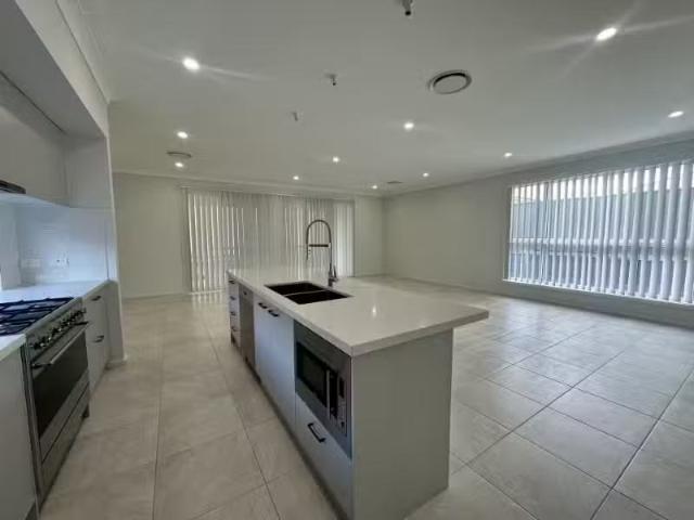 16 Birima Boulevard, Crangan Bay House for rent Listed by Tay.