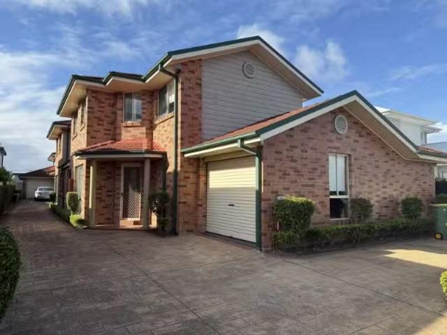 1/6 Boomerang Road, THE ENTRANCE Townhouse for rent Listed by.