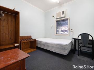 16 Boddington Street Accommodation Available
