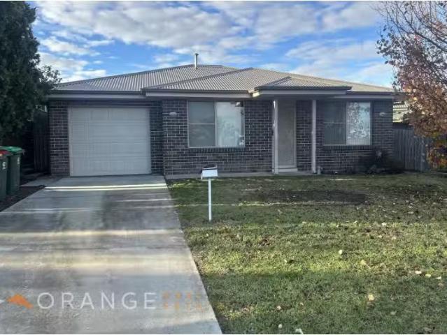 16 Botanic Way, Orange House for rent Listed by Christopher B.