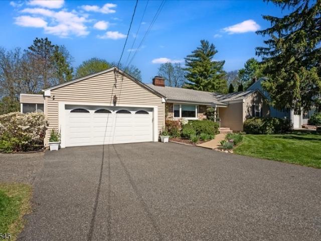 16 Brook Dr North