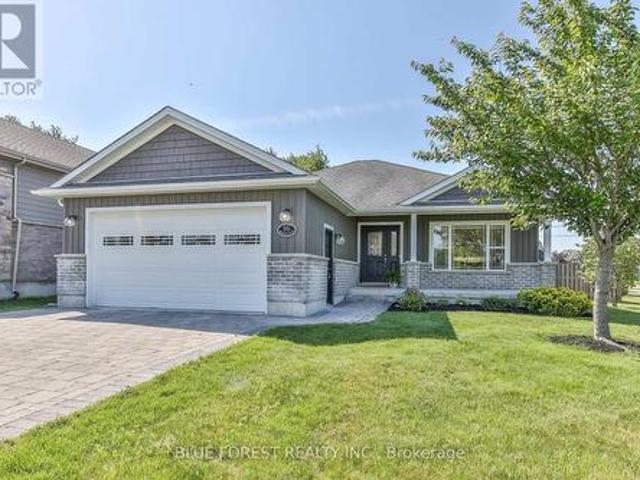 16 Brooker Trail, Thames Centre Thorndale, ON, N0M 2P0 house for sale | Listing ID X13502 | Royal LePage