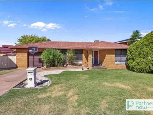 16 Camira Crescent, TAMWORTH House for rent Listed by Sophie.