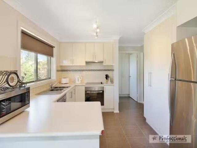 16 Campion Parade, ARMIDALE House for rent Listed by Property.