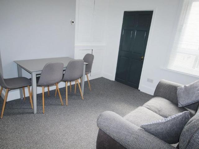 16 Carholme Road, Newland, Lincoln. 4 bed house share to rent £515 pcm £119 pw