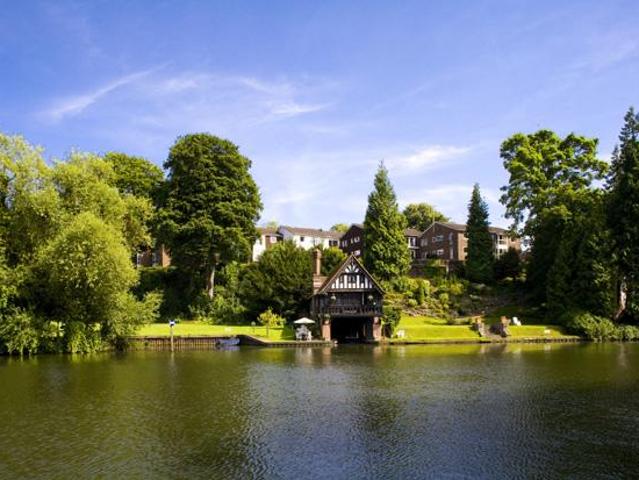 16 Cariad Court, Goring on Thames, RG8 2 bed apartment to rent £1,200 pcm £277 pw