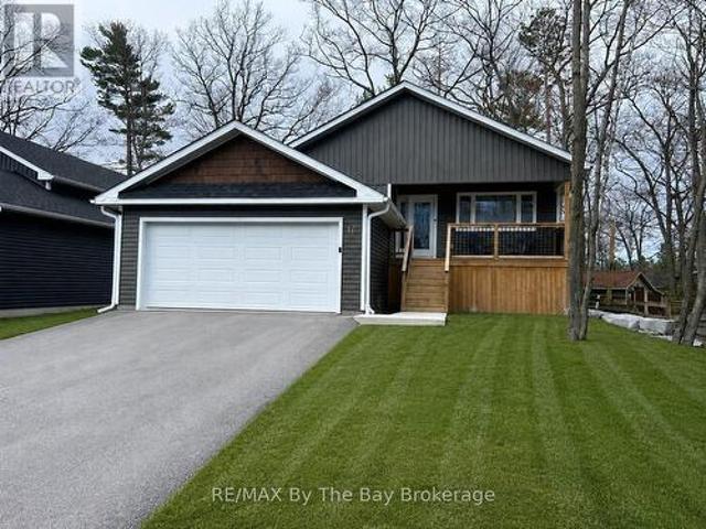 16 Caribbean Drive, Wasaga Beach, ON, L9Z 2W3 house for sale | Listing ID S12911 | Royal LePage