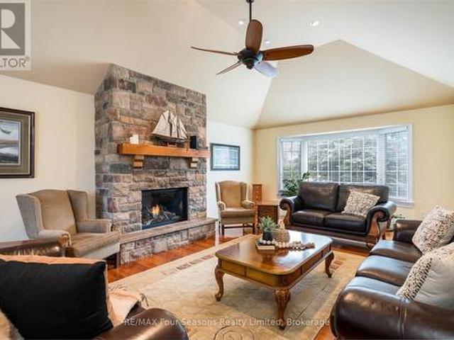 16 Carmichael Crescent, Collingwood, ON, L9Y 4R6 house for sale | Listing ID S13842 | Royal LePage