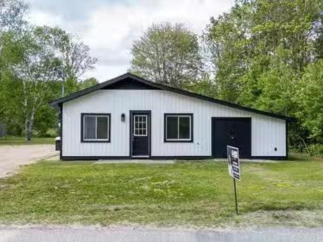 16 Ch. De La Chute, Chute Saint Philippe, QC, J0W 1A0 house.
