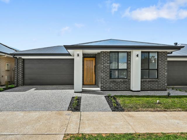 16 Coorong Crescent, Andrews Farm SA