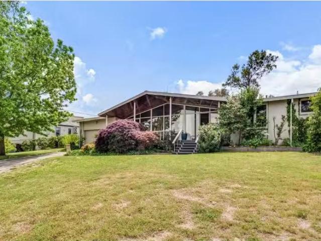 16 Cobby Street, Campbell House for rent Listed by Charlie Ev.