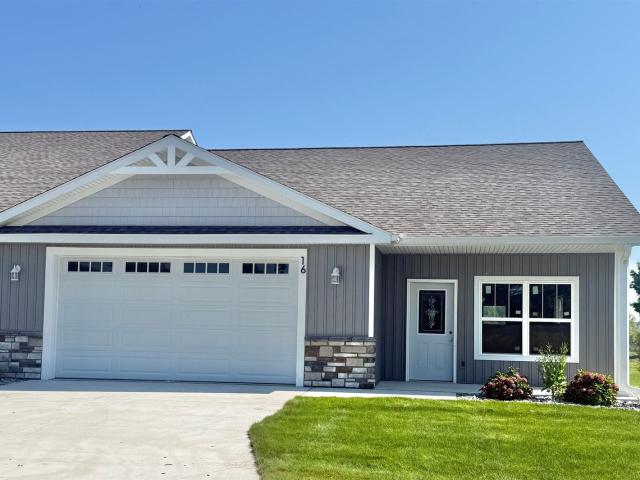16 Cove Dr, Bay City, MI