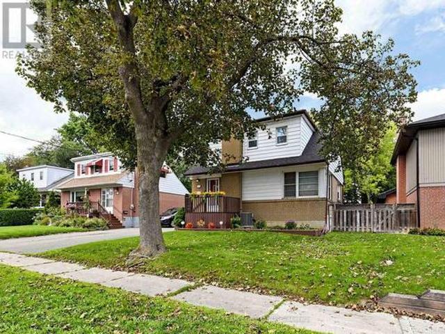 16 Clearbrooke Circle, Toronto, ON, M9W 2E3 house for sale | Listing ID W13772 | Royal LePage