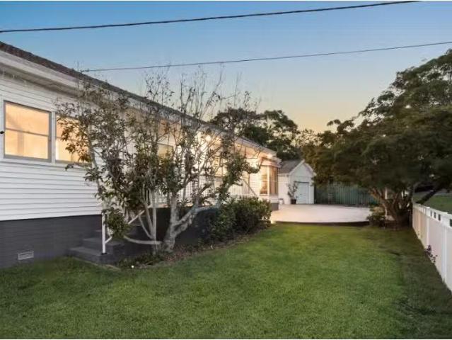 16 Clifford Road, Miranda House for rent Listed by Chantelle.