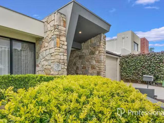 16 Crimson Boulevard, Forrestfield, WA 6058