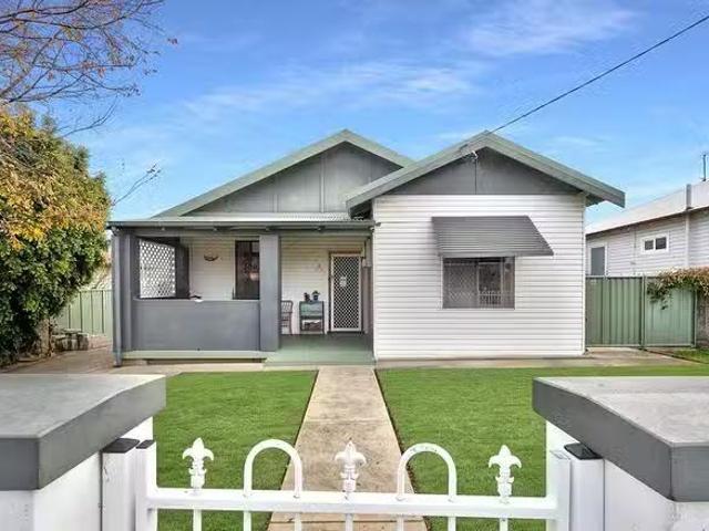 16 Dean Street, North Tamworth, NSW 2340