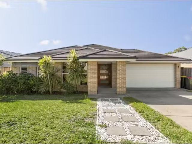 16 Duskdarter Street, Chisholm House for rent Listed by Natas.