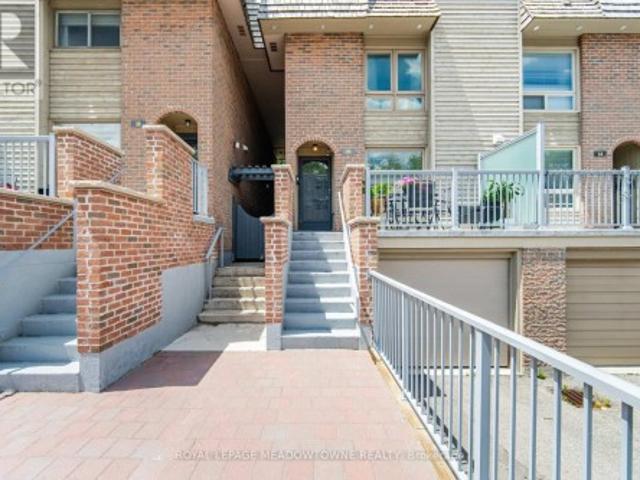 16 Dutch Myrtle Way, Toronto, ON, M3B 3K8 townhouse for sale | Listing ID C13730 | Royal LePage