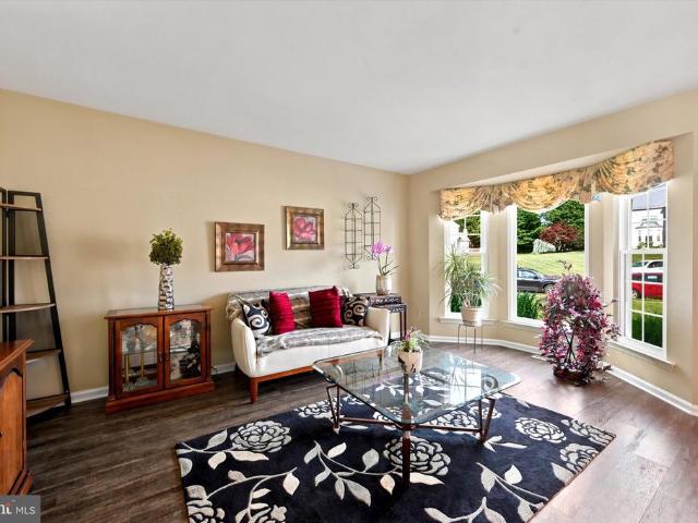 16 E Evans Way