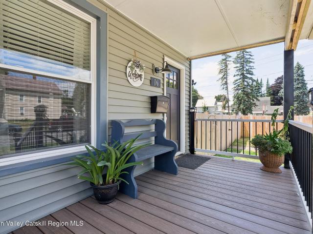 16 E Faville Avenue