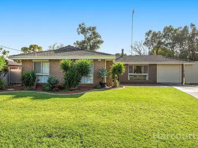 16 Eastcott Place, WAROONA, WA 6215 House for Rent