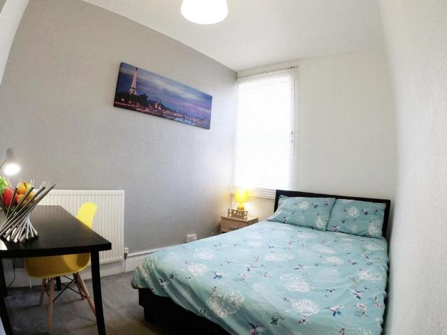 16 Eastbourne Street Monks Road. 1 bed in a house share to rent £499 pcm £115 pw