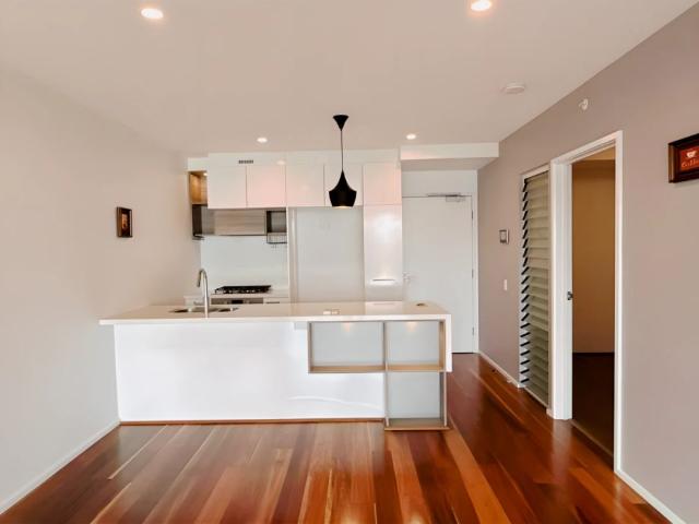 16 Edmondstone St, Brisbane