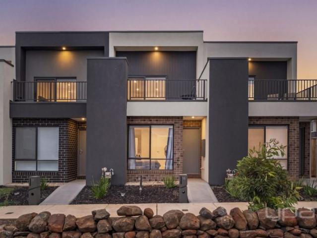 16 Elliottdale Walk, Rockbank