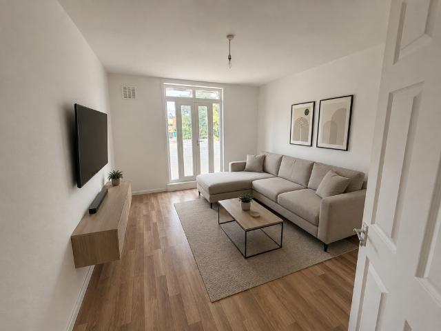 16 Fairgreen Court Mitcham 2 bed flat to rent £1,800 pcm £415 pw
