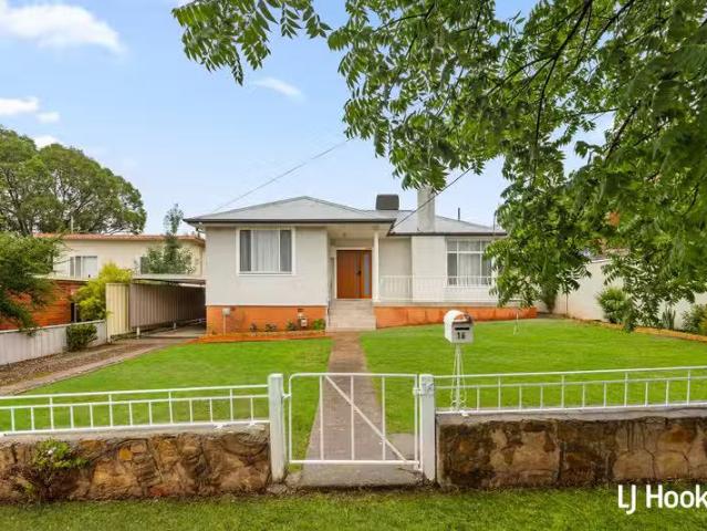 16 Gerald Street, Queanbeyan House for rent Listed by The Pro.
