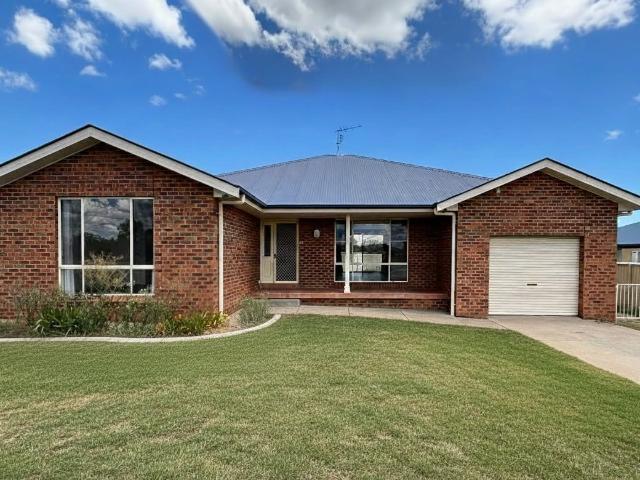 16 Glencoe Street, MANILLA NSW 2346