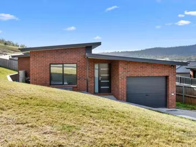 16 Glenfern Street, HOWRAH, TAS 7018 House for Rent