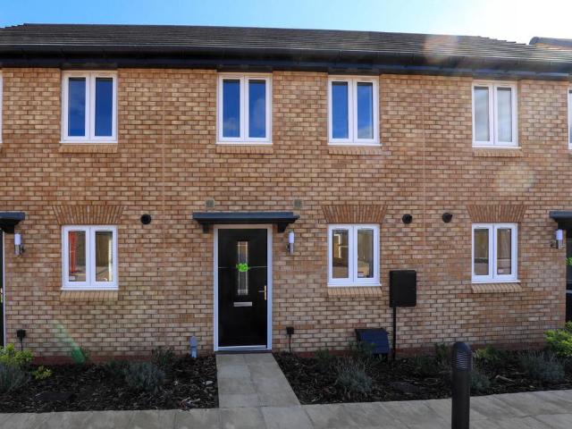 16 Gromwell Close, Corby 2 bed terraced house to rent £1,050 pcm £242 pw