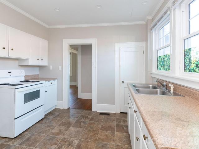 16 Gracelyn Road