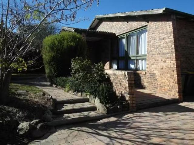16 Graham Place, Queanbeyan House for rent Listed by The Prop.