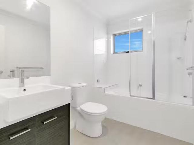 1/6 Greenhill Street, REDBANK PLAINS, QLD 4301 House for Rent