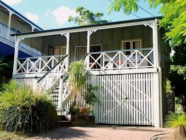 16 Greenlaw St, Brisbane