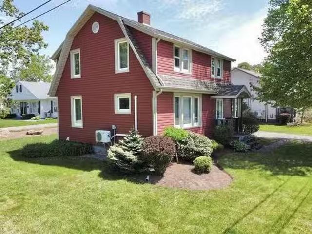 16 Hawthorne Avenue, Charlottetown, PE, C1A 2Y1 house for sa.