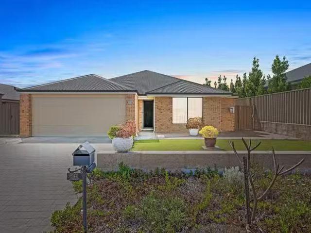 16 Hazelgrove Crescent, Millbridge, WA 6232