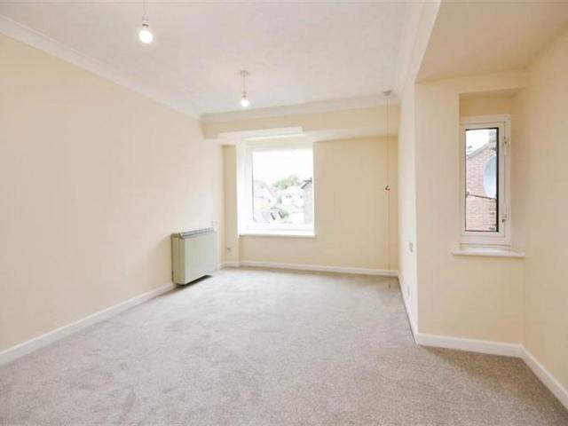 16 Hedingham Place, Spring Way CO9 1 bed retirement property to rent £995 pcm £230 pw