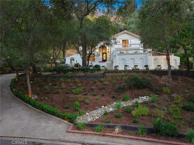 16 Hidden Valley Road