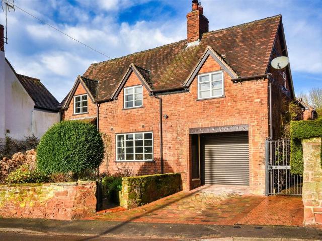 16 High Street, Pattingham 4 bed semi detached house to rent £1,750 pcm £404 pw