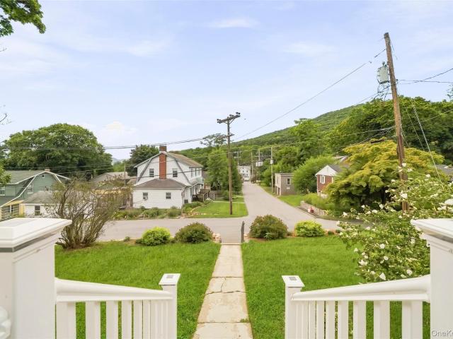 16 Hillside Avenue