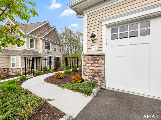 16 Hunting Ridge Ln, Bethel, CT 06801 | MLS #24170