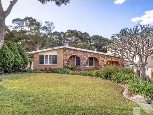 16 Hutton Avenue, Bulli House for rent Listed by Molenaar. Pr.