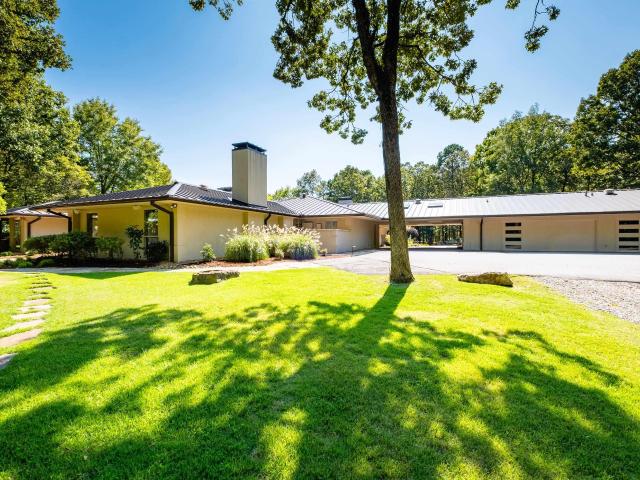 16 Iron Horse Road