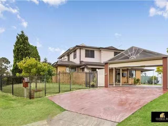 16 Lakewood Crescent, Casula, NSW 2170
