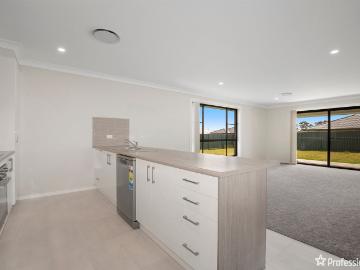 16 Lara AvenueArmidale NSW 2350, Australia