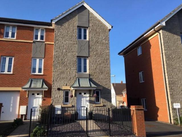 16 Latimer Close, Bristol, BS4 4 bed end of terrace house to rent £2,500 pcm £577 pw