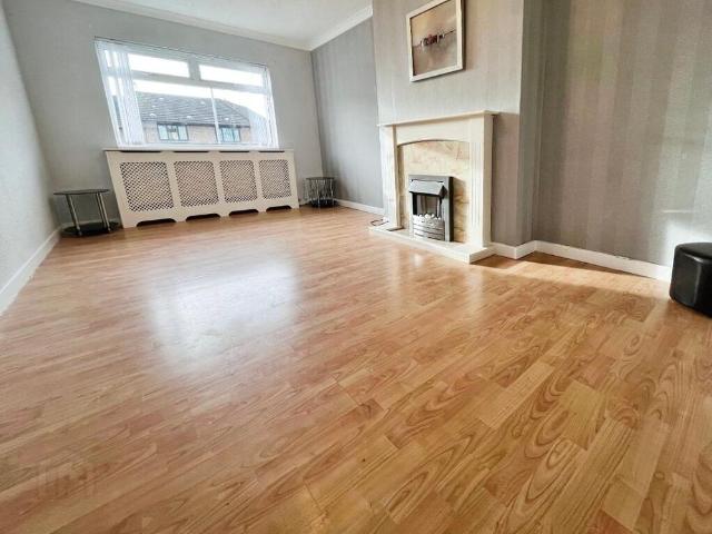 16 Lawnmount Crescent, Lisburn, BT27 4TT